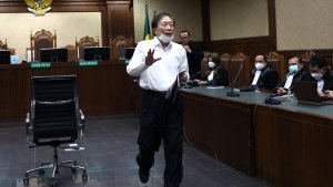surya-darmadi-divonis-15-tahun-dan-denda-1-miliar_20230223_185744.jpg