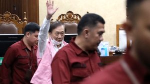 surya-darmadi-divonis-15-tahun-dan-denda-1-miliar_20230223_190156.jpg