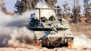 tank-pasukan-israel-bermanuver-dalam-agresi-militer-di-gaza-2.jpg