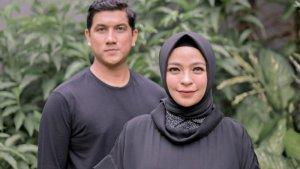 tantri-kotak-bersama-suaminya-arda-naff.jpg
