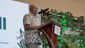 teten-masduki-saat-pameran-tanaman-hias.jpg