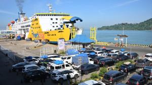 tiket-ferizy-di-pelabuhan-merak.jpg