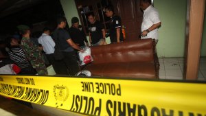 tkp-perampokan-dan-penyanderaan-di-pondok-labu_20180405_224923.jpg
