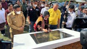 tri-rismaharini-meresmikan-bantuan-20-unit-rumua-sejahtera-terpadu-rst.jpg
