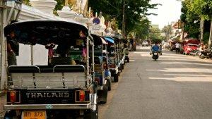 tuk-tuk-transportasi-di-thailand.jpg