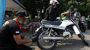 uji-coba-tilang-uji-emisi-di-jakarta_20230825_171544.jpg