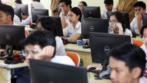 ujian-sekolah-berstandar-nasional-berbasis-komputer_20170321_154542.jpg