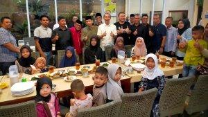 wakil-wali-kota-bogor-dedie-a-rachim-buka-puasa-bersama-komunitas-kucing-hitam-dan-anak-yatim.jpg