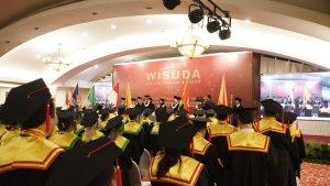wisuda-uta-45-jakarta.jpg