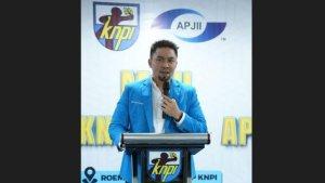 yano-panjaitan-memberikan-pefv.jpg