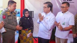 yassierli-pantau-bsu-di-makassar.jpg