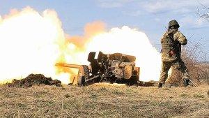 yevgeny-ponomarevtass-pasukan-rusia-menembakkan-howitzer.jpg