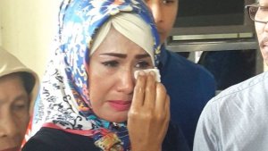 yuni-indriyati-menangis_20171009_164000.jpg