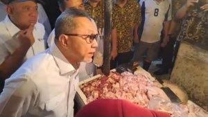 zulkifli-hasan-beli-daging-ayam.jpg