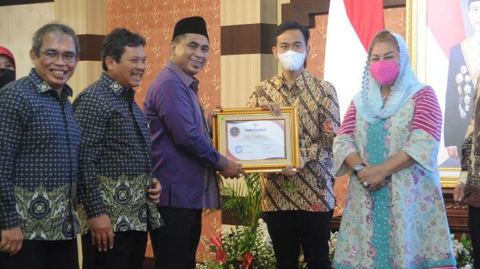 11-kabupaten-kota-di-jawa-tengah-sukses-raih-universal-health-coverage.jpg