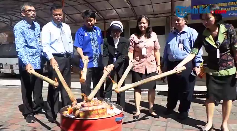 16652-pieces-obat-hasil-operasi-bbpom-denpasar-dimusnahkan_20150602_132506.jpg