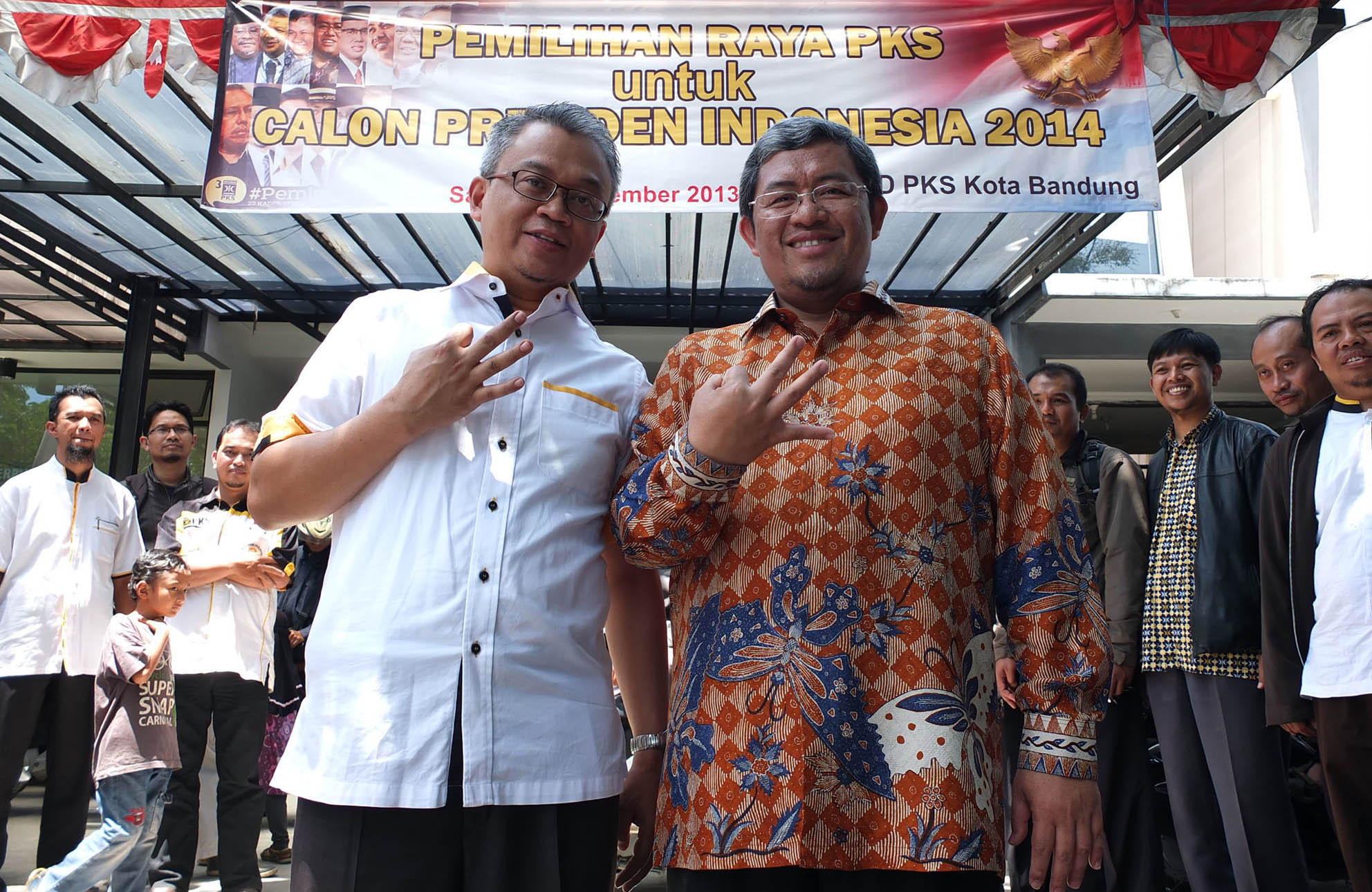 20131202_170826_ahmad-heryawan-dan-tate-qomaruddin-mengikuti-pemira-pks.jpg