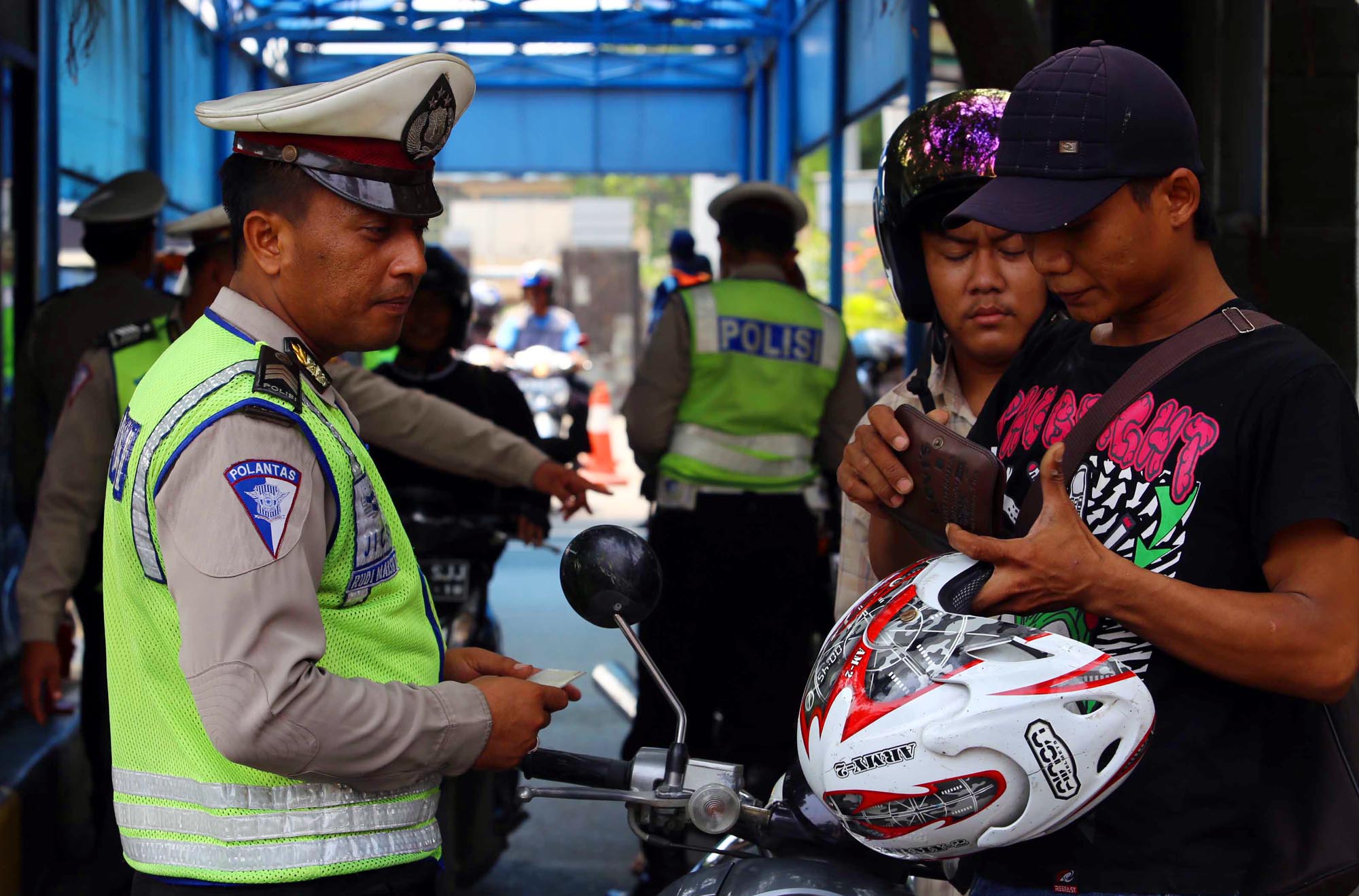 20131202_224015_polisi-melakukan-operasi-zebra-2013.jpg