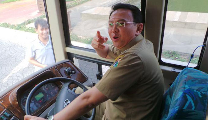 20131210_191246_ahok-jadi-sopir-metromini.jpg