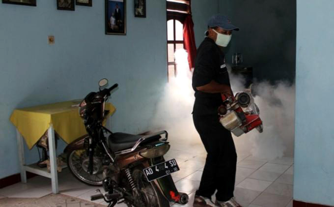 20131217_102336_fogging-di-rumah-warga.jpg