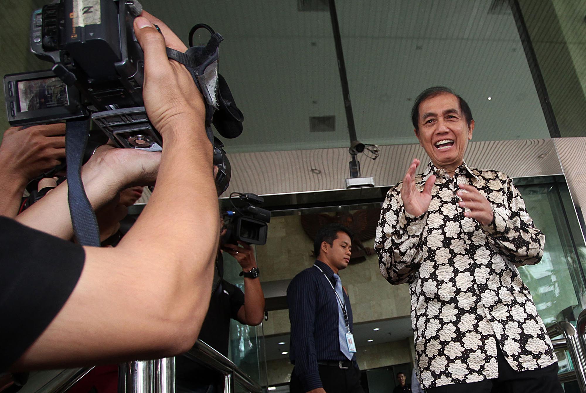 20131223_162049_bpk-serahkan-laporan-kerugian-negara-kasus-century.jpg