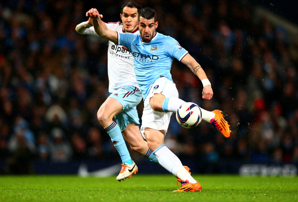 20140110_100401_alvaro-negredo-tendangangledek.jpg
