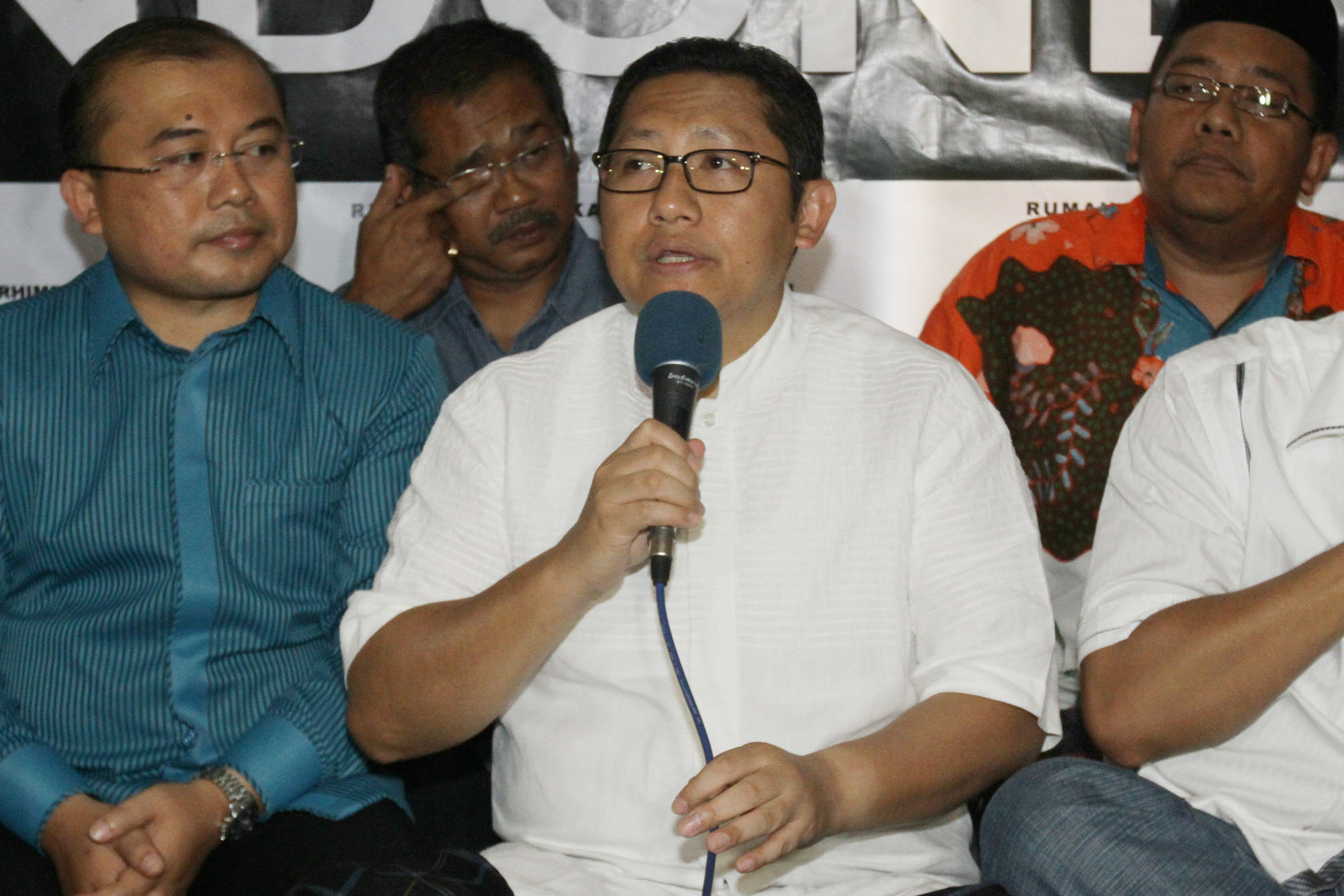 20140110_113615_anas-urbaningrum-jumpa-pers-sebelum-hadir-ke-kpk.jpg