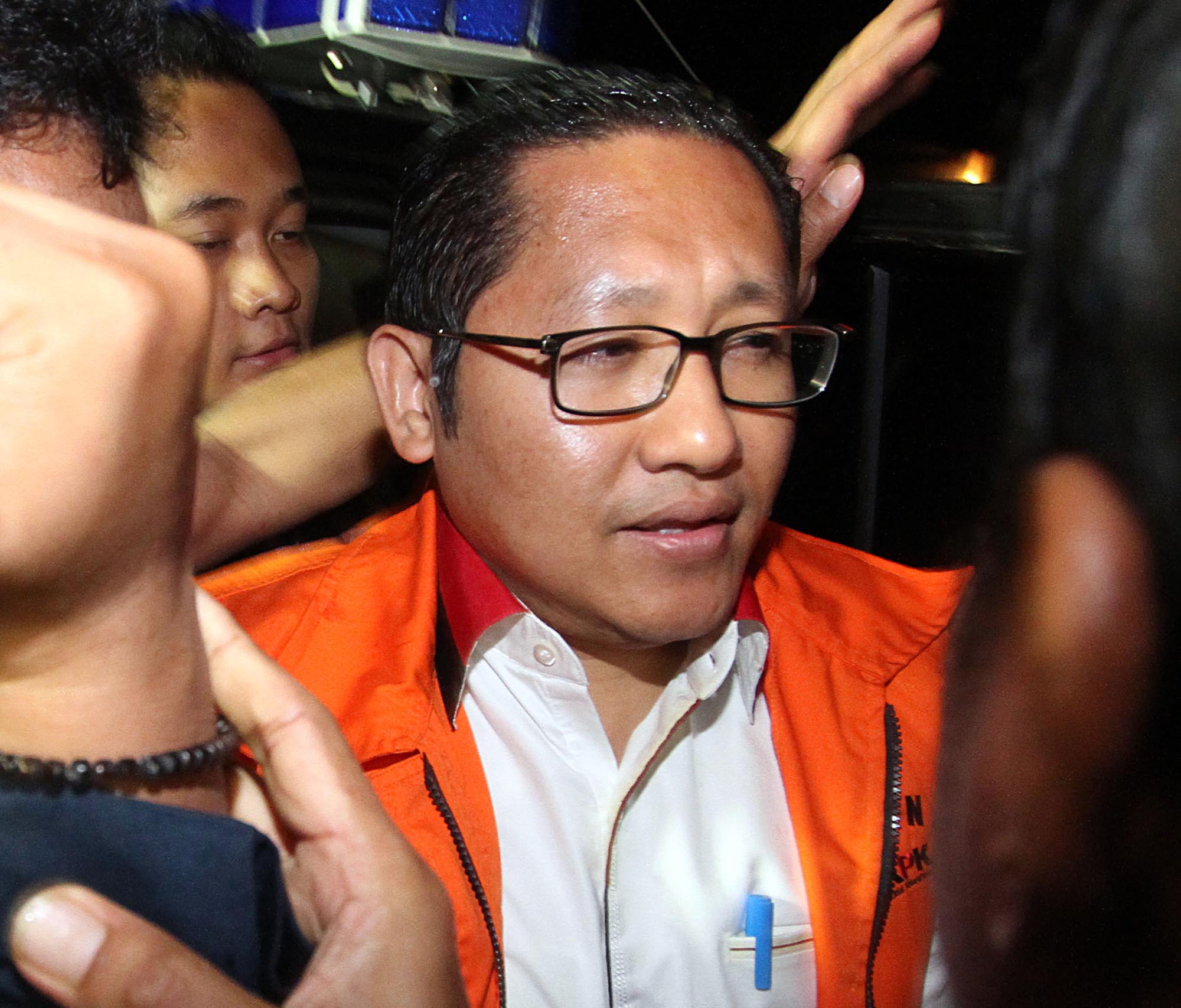20140110_205116_anas-ditahan-kpk.jpg