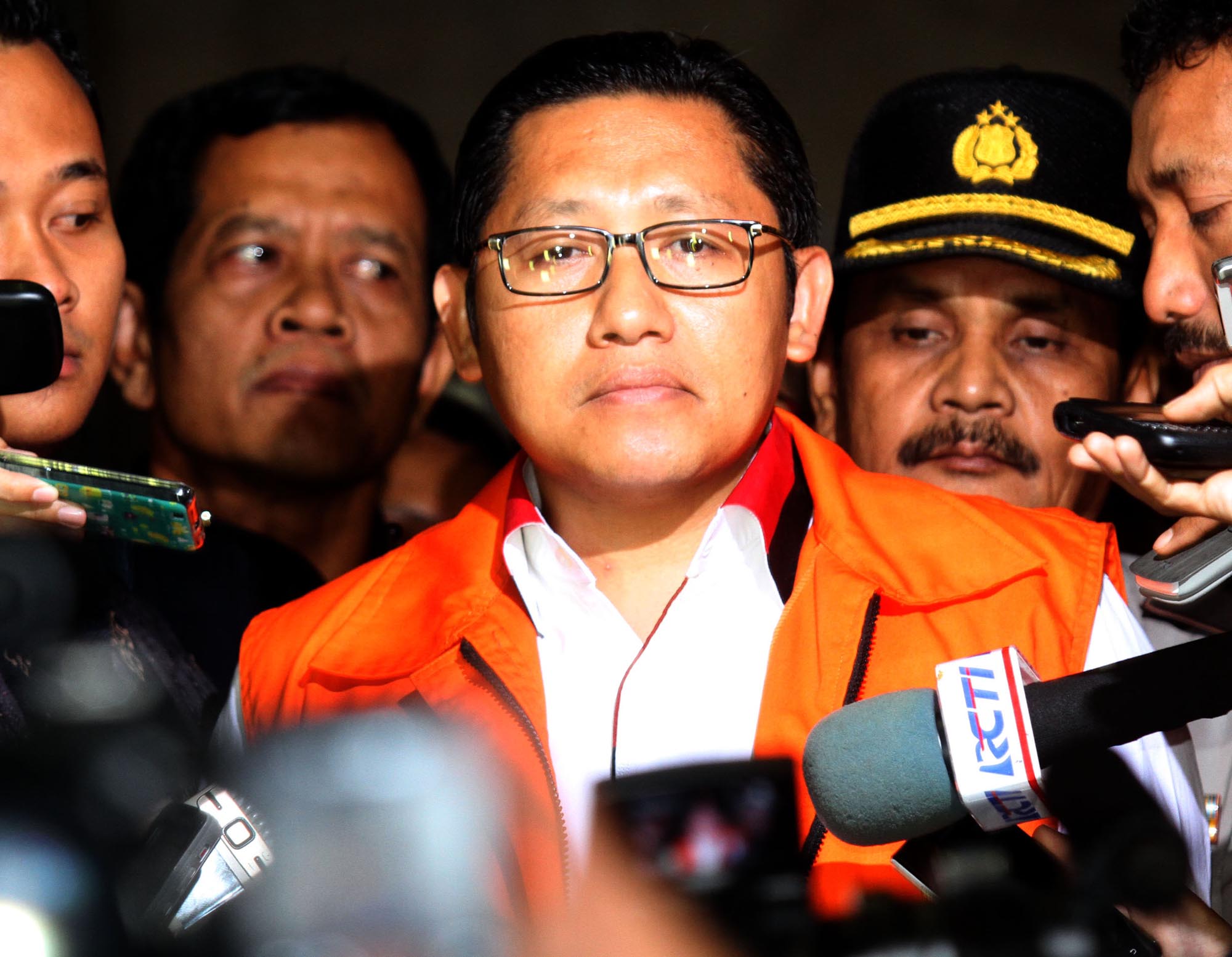 20140110_205910_anas-ditahan-kpk.jpg