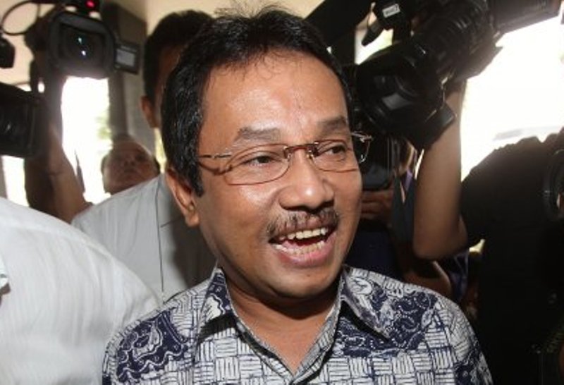 20140113_124337_rachmat-yasin-kacamata.jpg