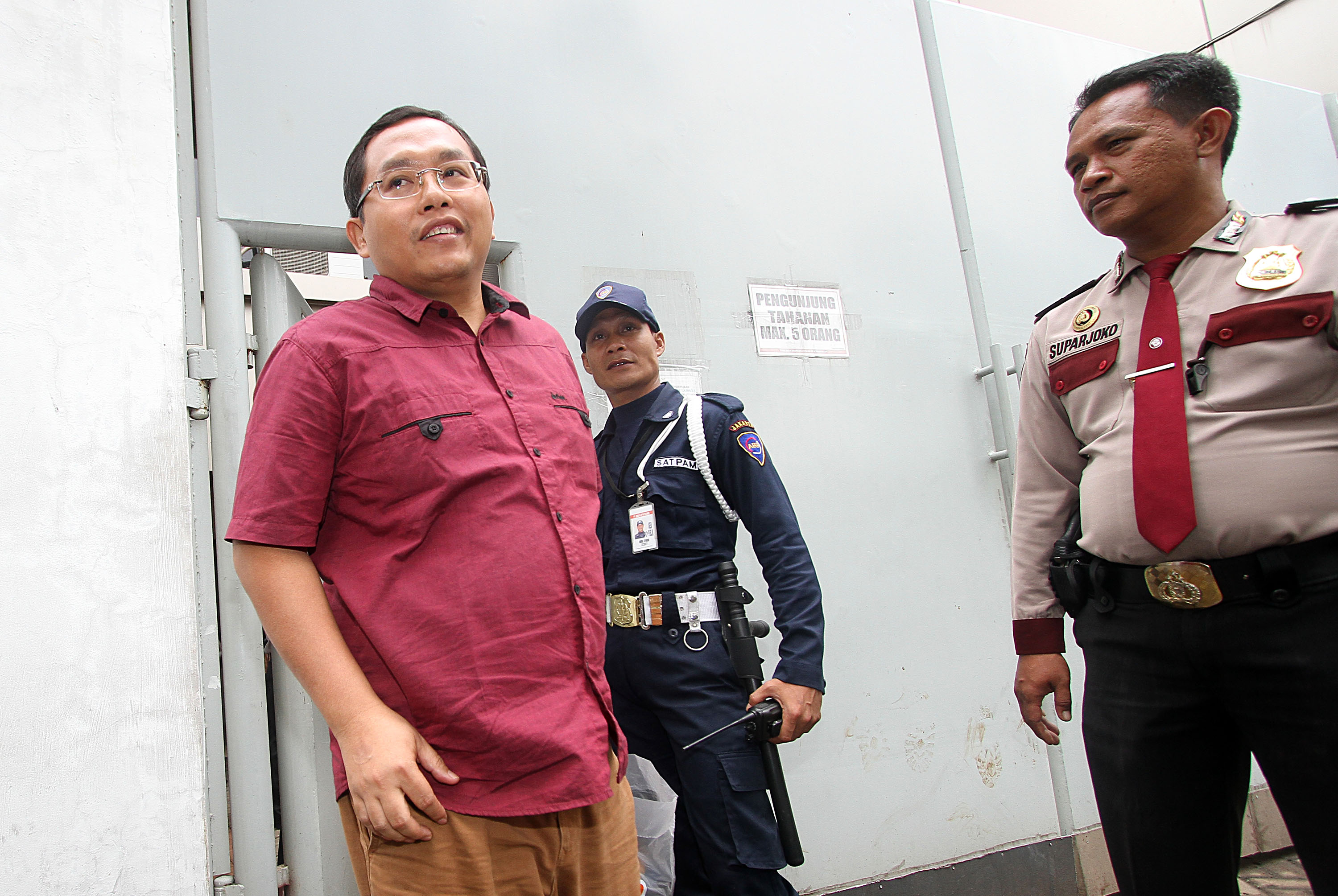 20140113_161937_anna-luthfie-membesuk-anas-urbaningrum-di-tahanan-kpk.jpg