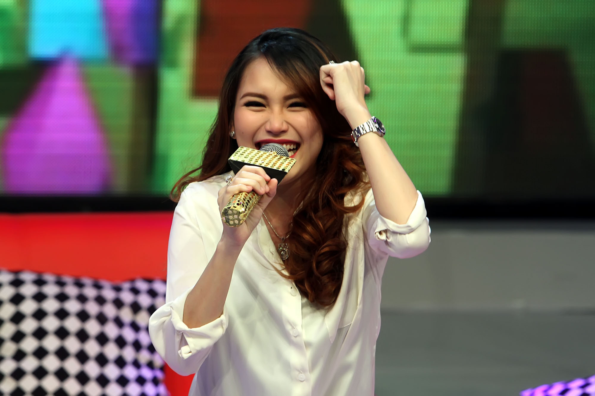 20140121_040209_ayu-ting-ting-tak-hamil-lagi.jpg
