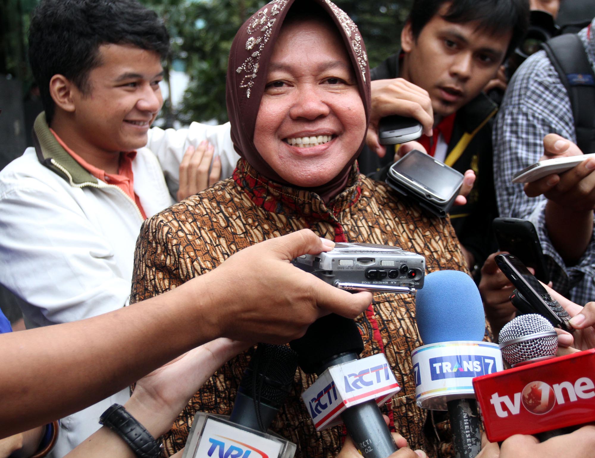 20140121_183843_tri-rismaharini-konsultasi-ke-kpk.jpg