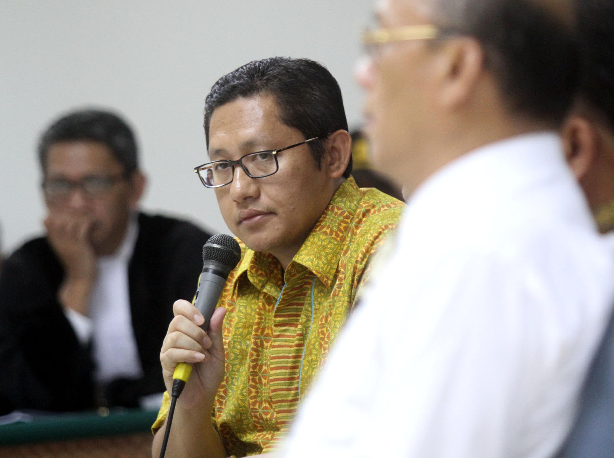 20140121_192940_anas-urbaningrum-memberikan-kesaksian.jpg
