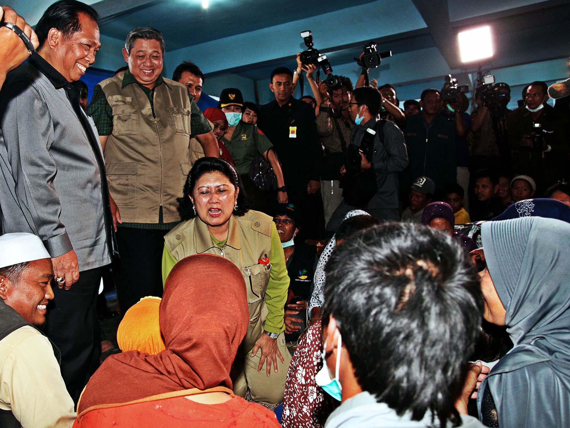 20140123_181702_sby-kunjungi-bencana-gunung-sinabung.jpg