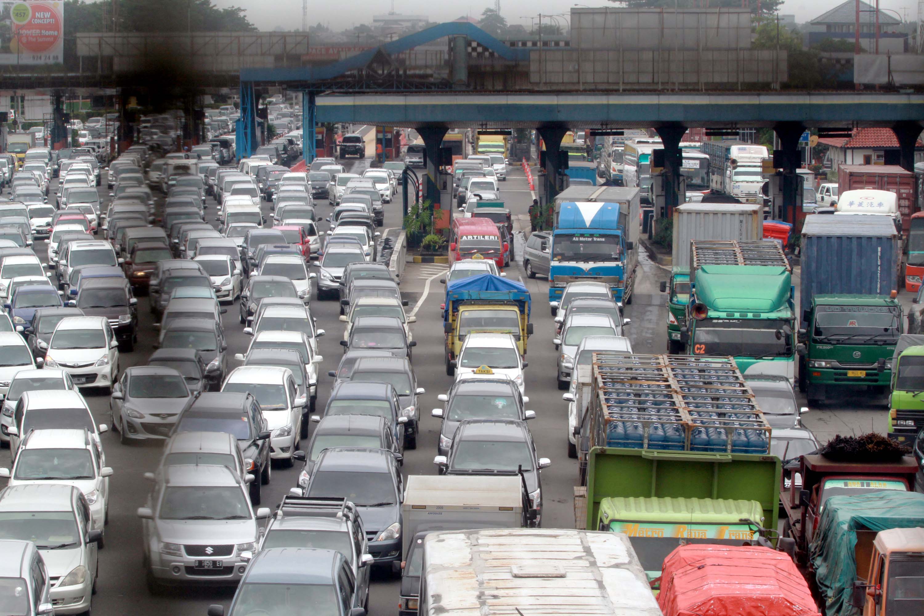 20140128_104307_jalan-tol-cawang-bekasi-macet.jpg
