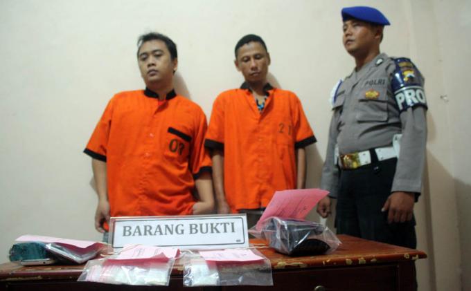 20140130_234118_sabu-oknum-polisi-demak.jpg