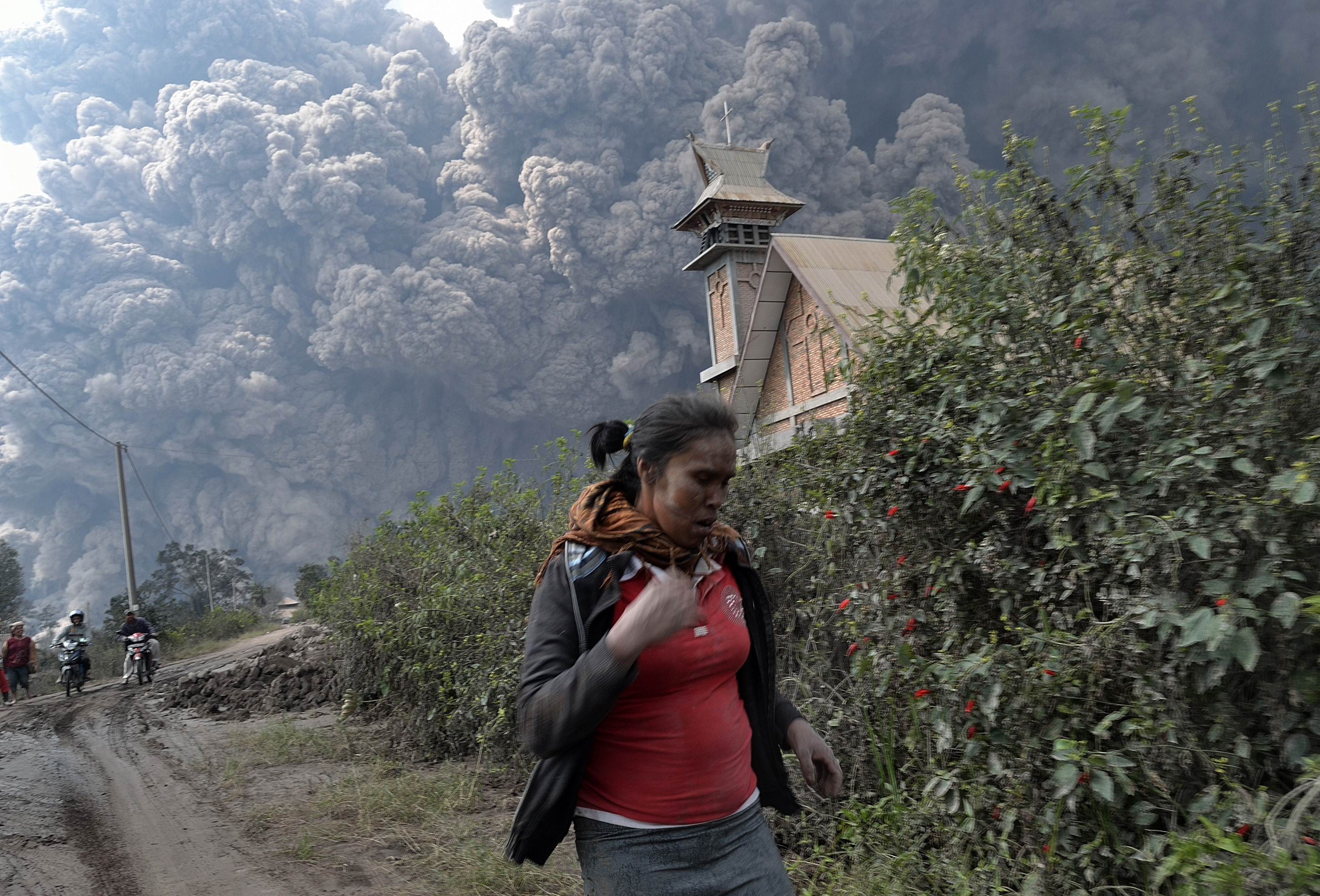 20140202_172519_belasan-tewas-diterjang-awan-panas-gunung-sinabung.jpg