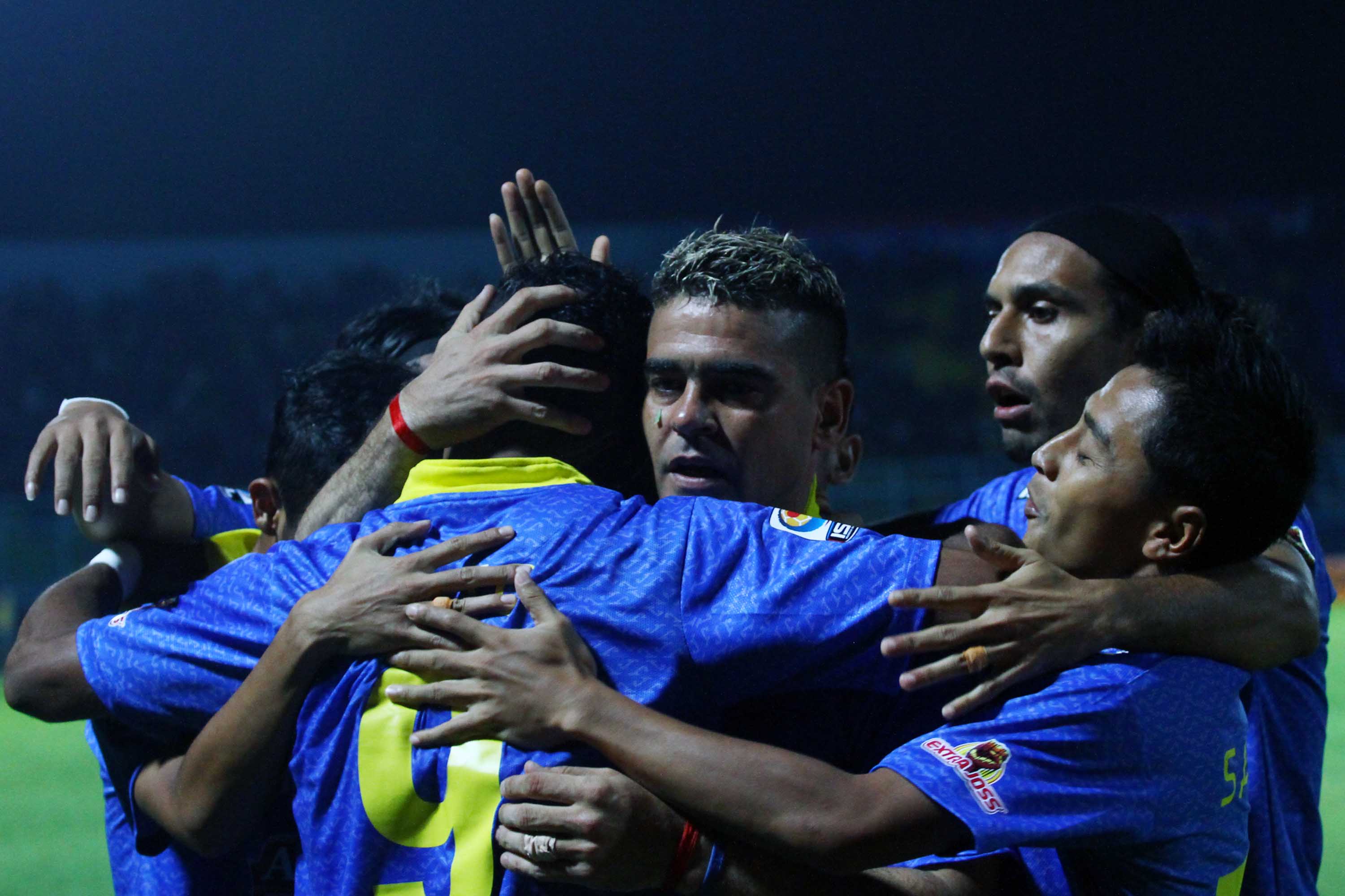 20140204_020109_laga-isl-arema-cronus-bantai-persijap-jepara-4-1.jpg