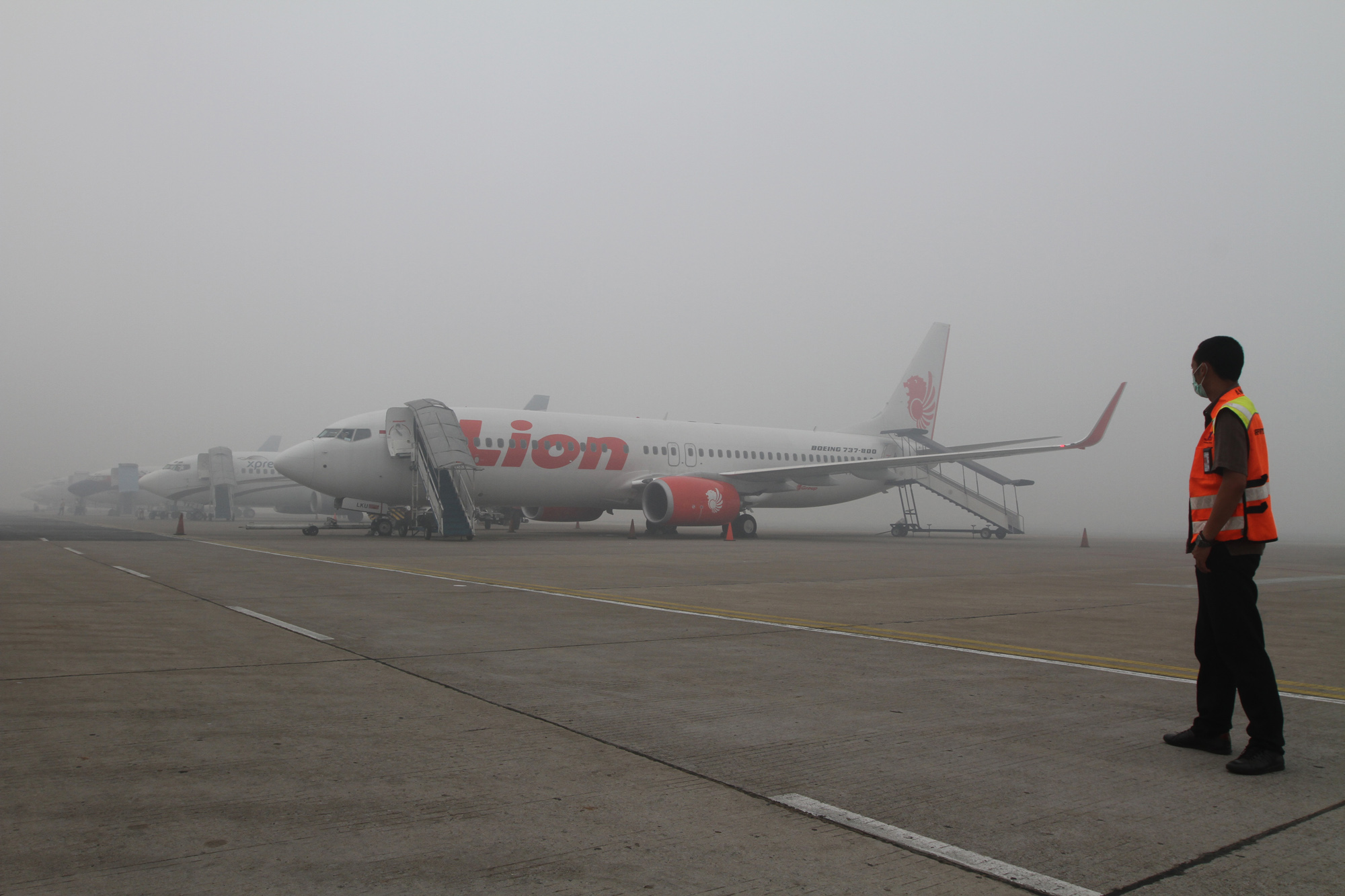 20140207_225245_bandara-supadio-diselimuti-kabut-asap.jpg