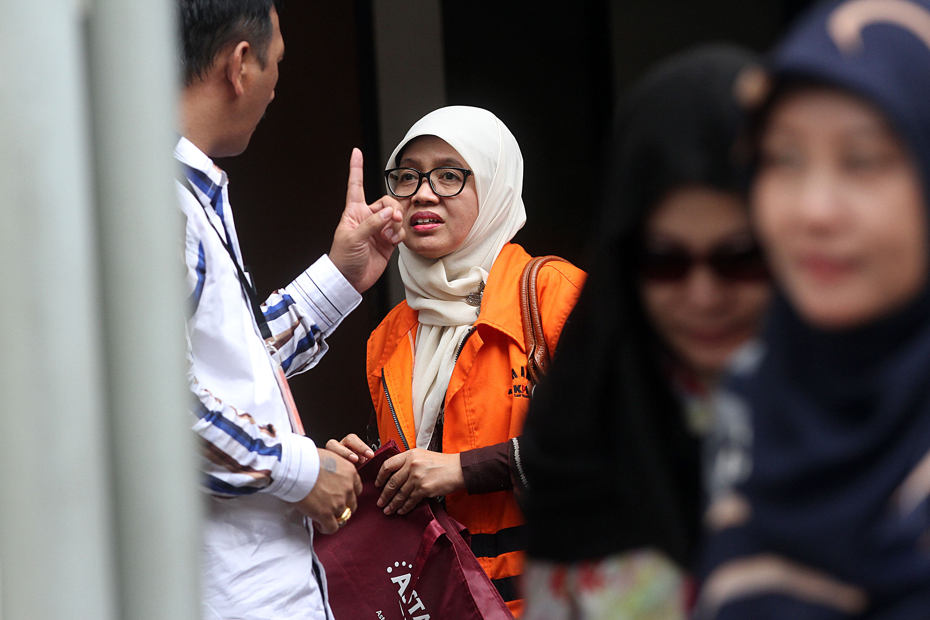20140211_020755_chairun-nisa-dijenguk-keluarga.jpg