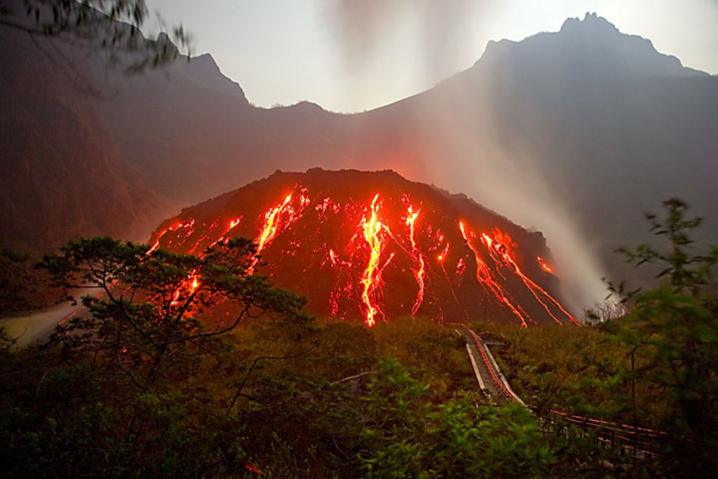 20140213_235143_kelud_meletus.jpg