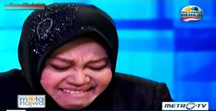 20140216_011134_tri-rismaharini-menangis-di-mata-najwa.jpg