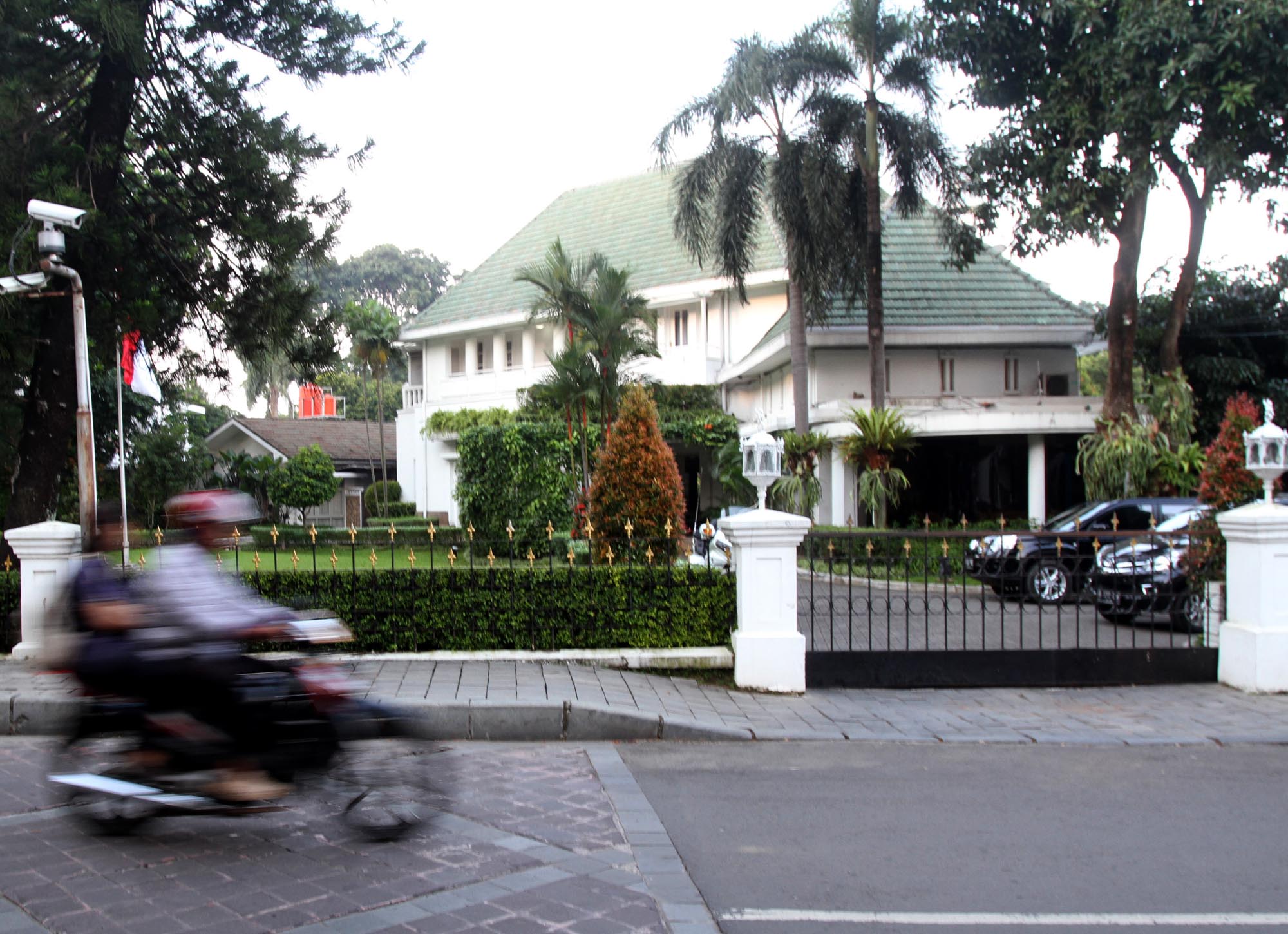 20140221_013232_rumah-dinas-jokowi-di-sadap.jpg