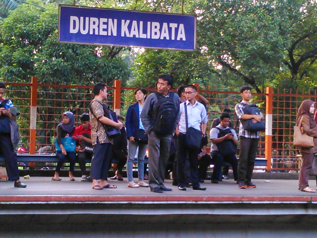 20140222_032815_krl-commuter-line-ilustrasi-kereta-stasiun-kalibata1.jpg