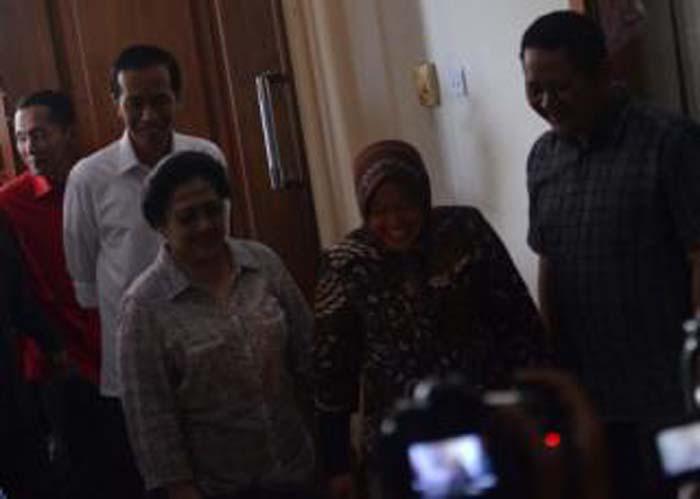 20140301_120535_megawati-ke-surabaya1.jpg