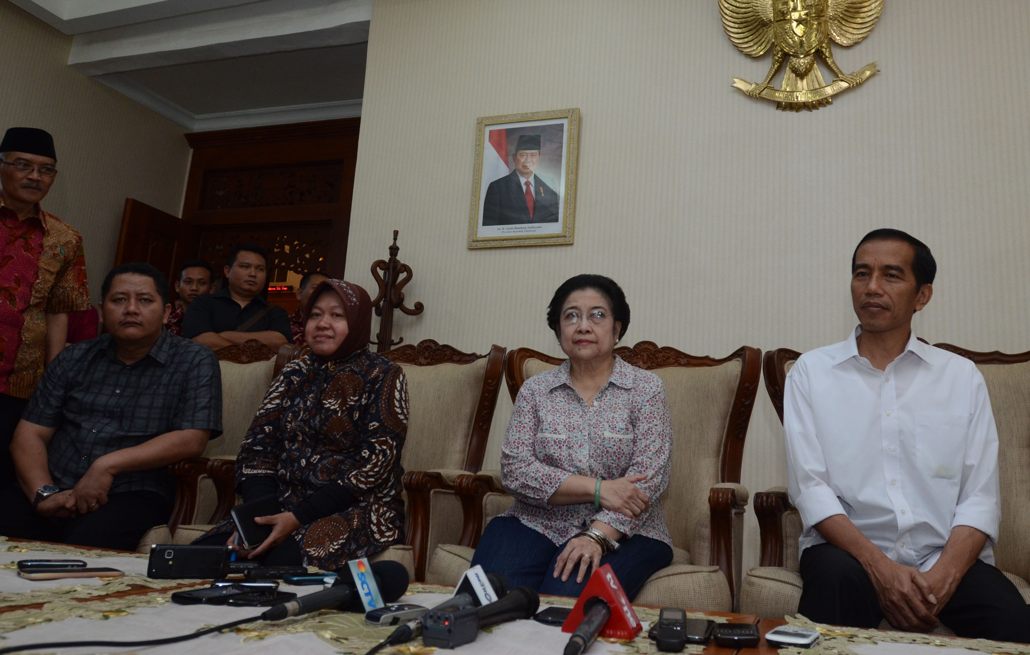 20140301_163821_megawati-dan-jokowi-bertemu-risma-dan-wisnu-sakti.jpg
