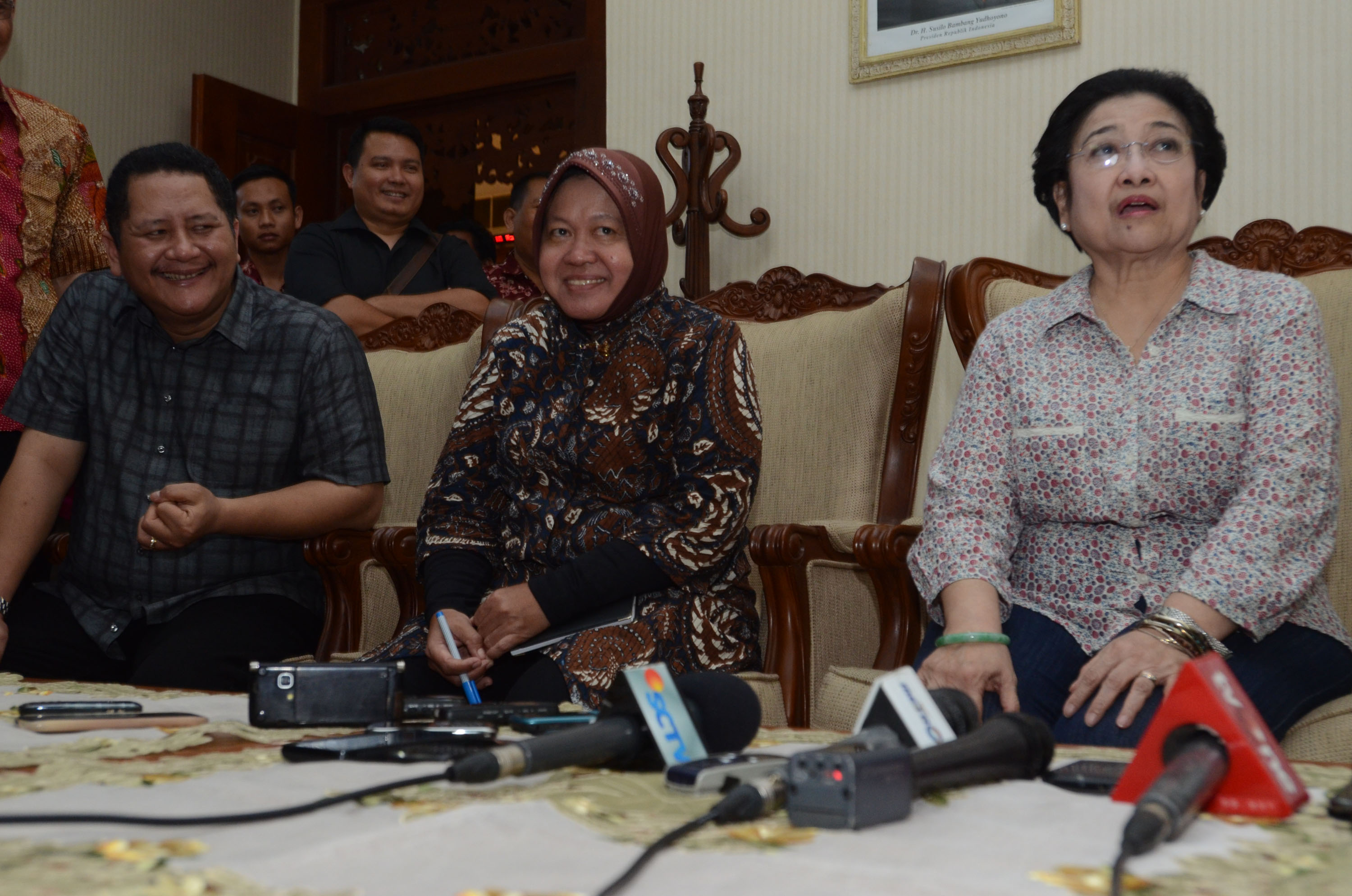 20140301_164044_megawati-dan-jokowi-bertemu-risma-dan-wisnu-sakti.jpg