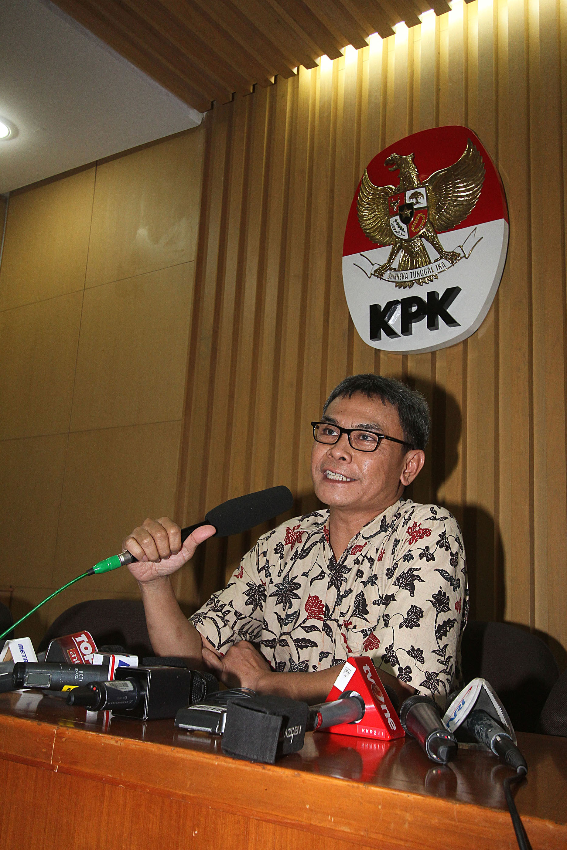 20140306_004542_anas-urbaningrum-tersangka-tppu.jpg