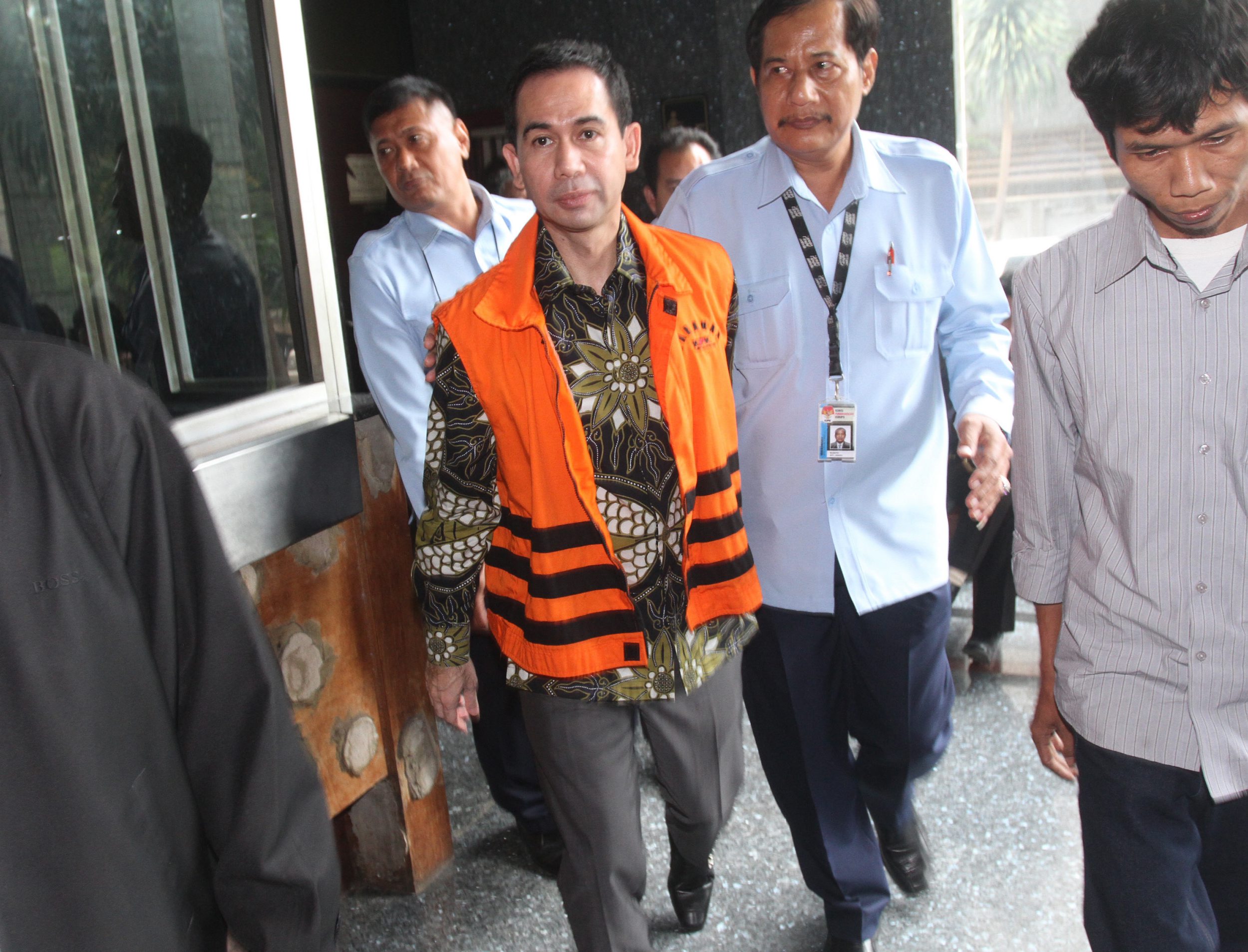 20140308_183940_terdakwa-wawan-menjalani-sidang-di-pengadilan-tipikor.jpg